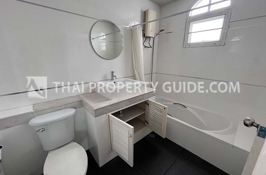 House with Shared Pool in Srinakarin 